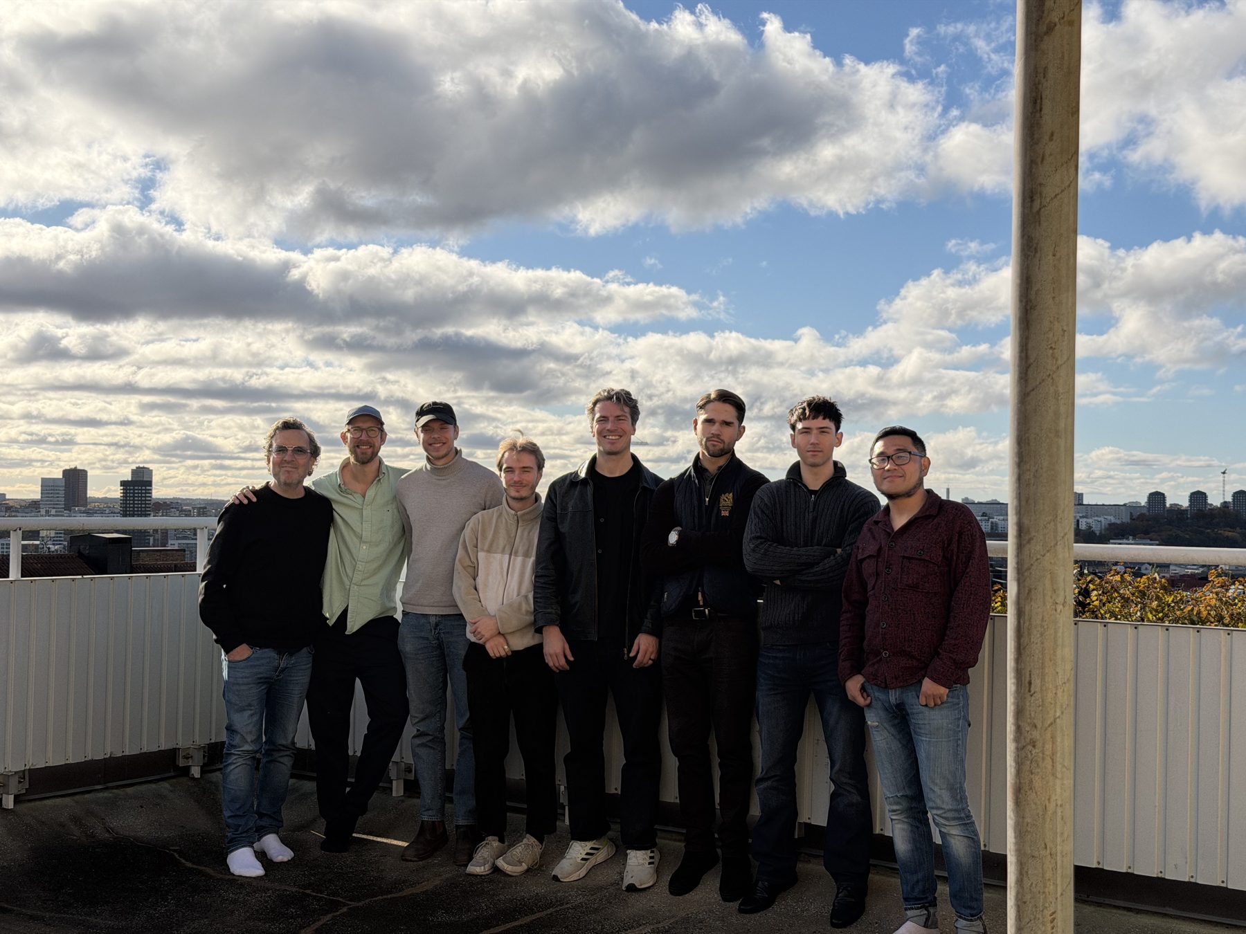 Alice Labs-teamet på en takterrass i Stockholm